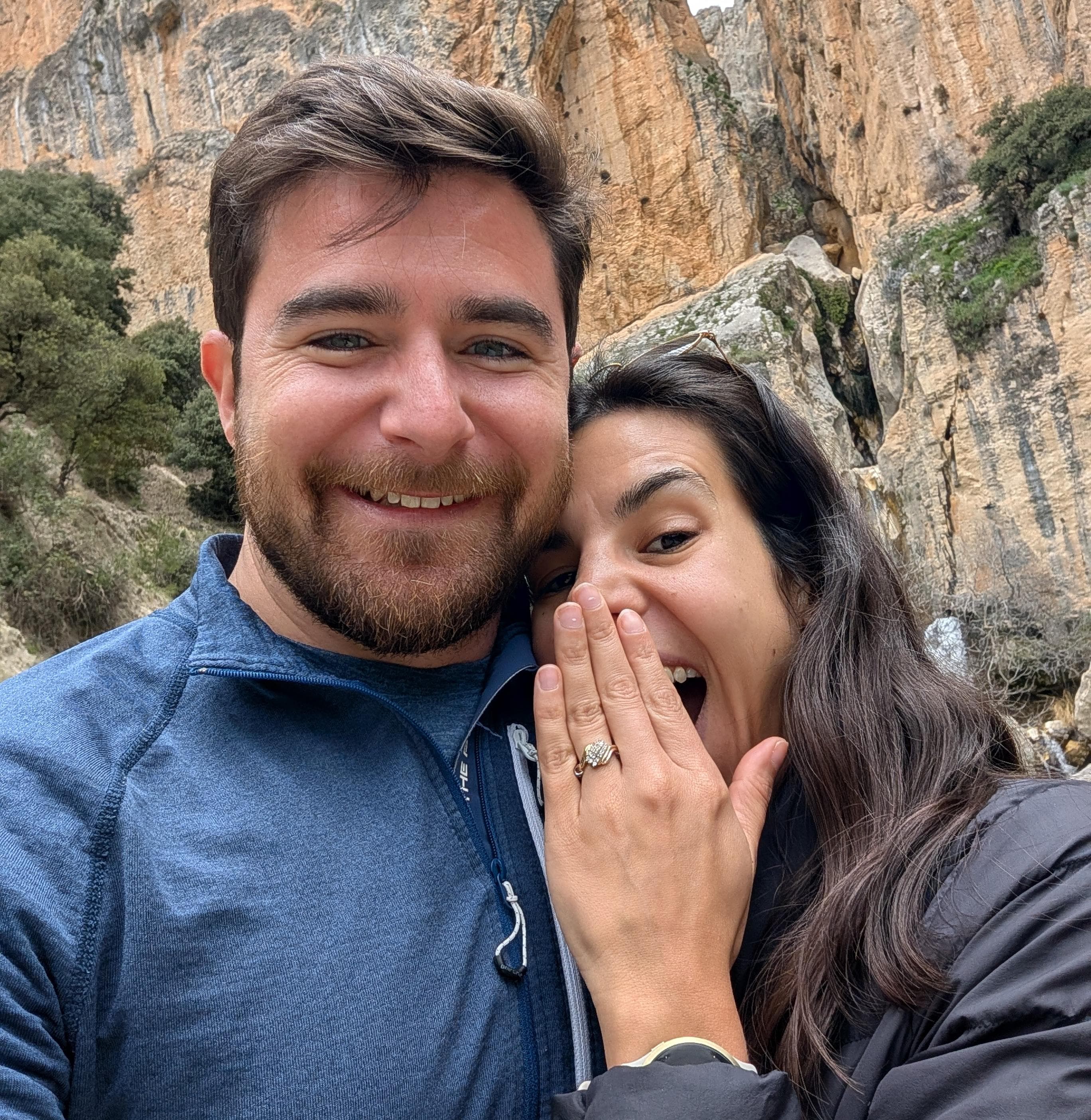 Lola y Ale recién comprometidos